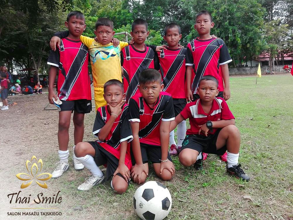 Charity activity Thai Smile 2018.09 Lokalna drużyna piłki nożnej w Tajlandii 01